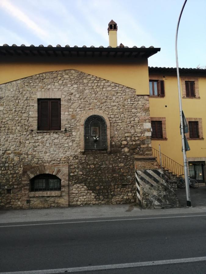 Sulle Orme Di Francesco Appartamento Blu باستيا أومبرا المظهر الخارجي الصورة